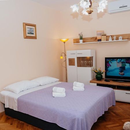 Apartman Neli Vir Exterior photo
