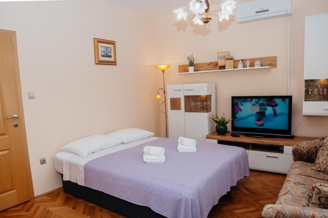Apartman Neli Vir Exterior photo