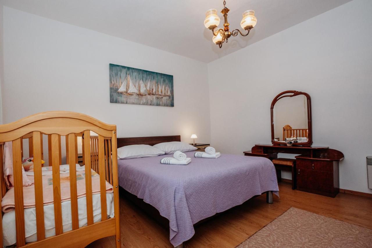 Apartman Neli Vir Exterior photo