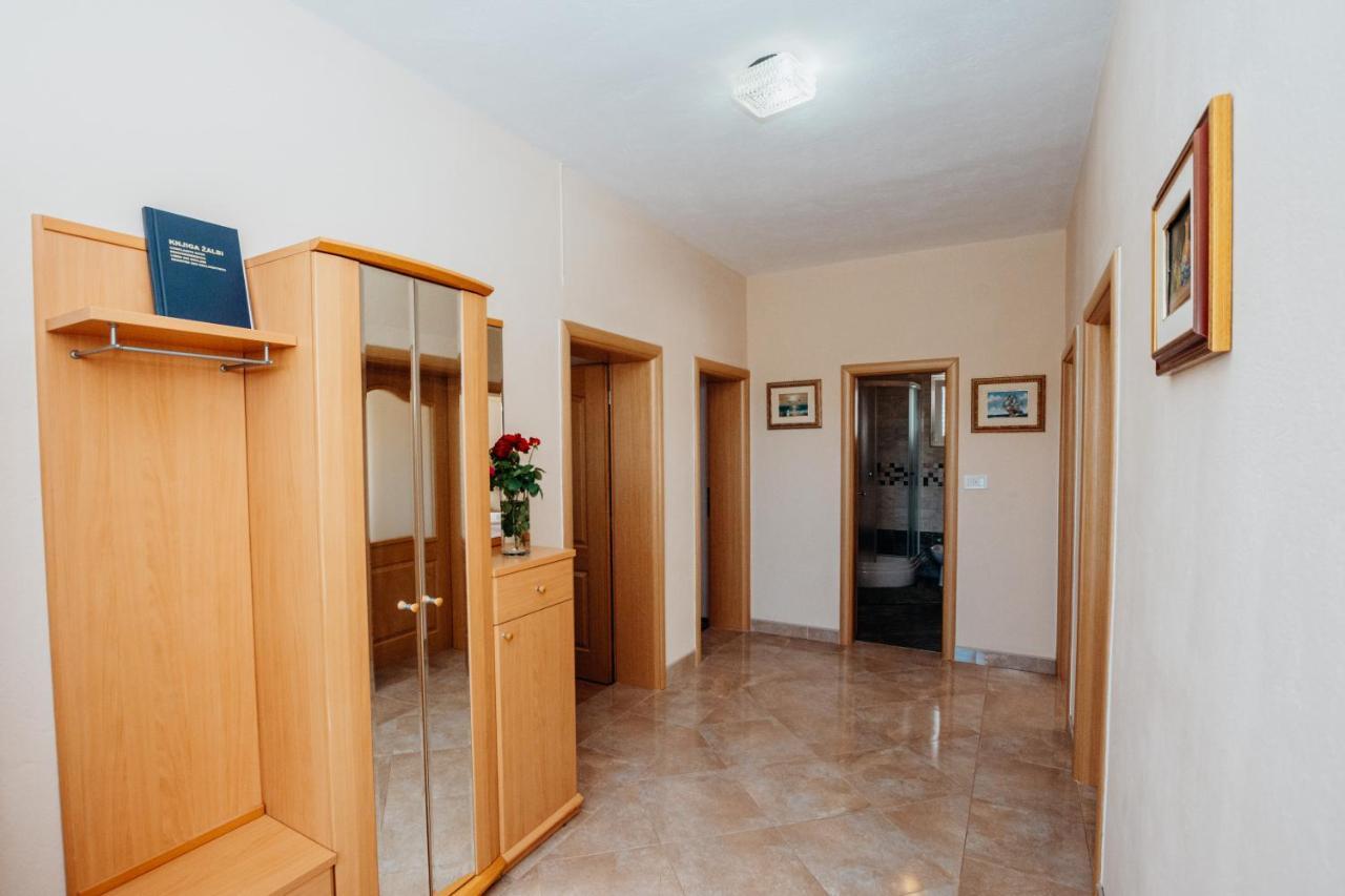 Apartman Neli Vir Exterior photo