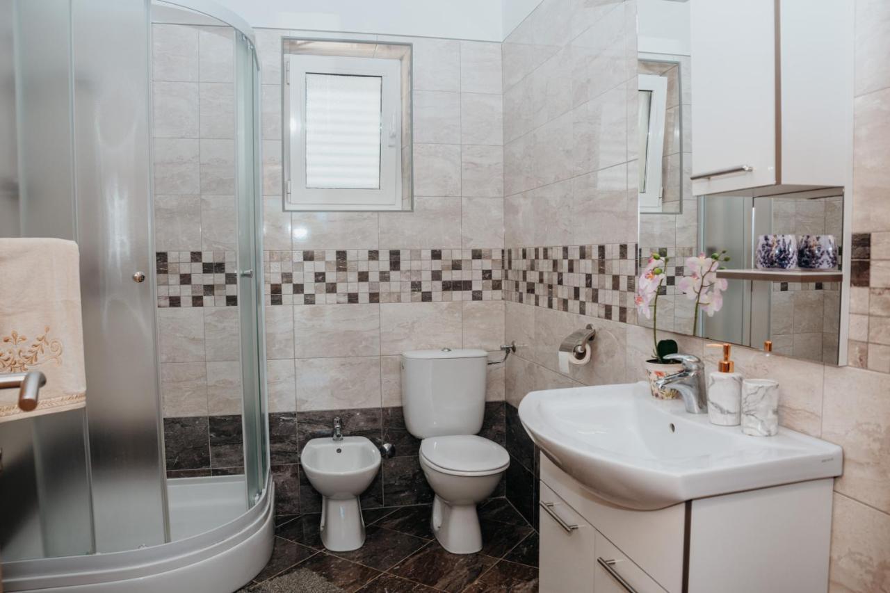Apartman Neli Vir Exterior photo
