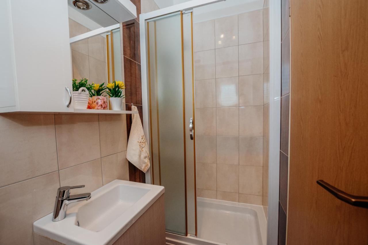 Apartman Neli Vir Exterior photo