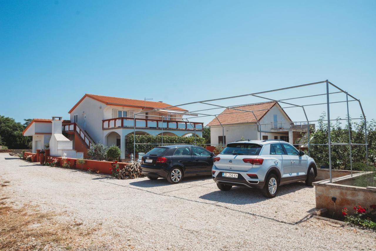 Apartman Neli Vir Exterior photo
